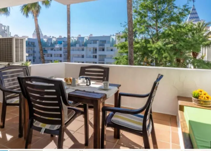Family Apartment In Roses With Garden And Shared Pool 60 M²